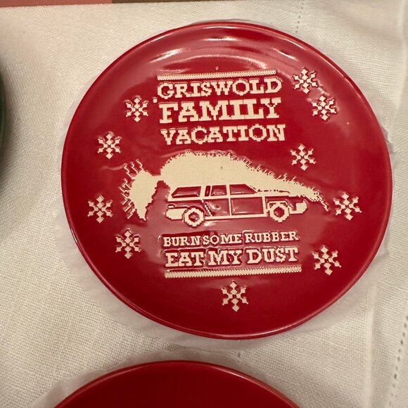 Griswold Family Vacation Appetizer Plates Set of 4 Red & Green NWT 2025 - Picture 3 of 4